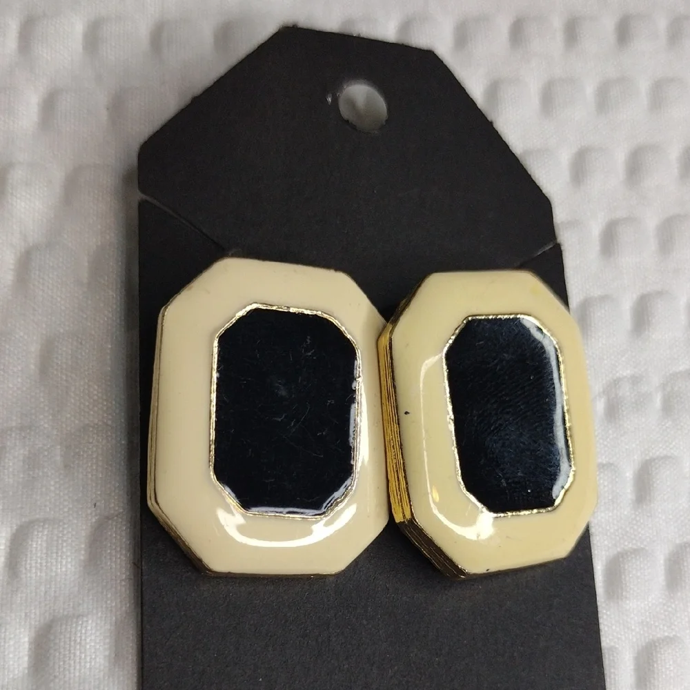 Vintage Kenneth J Lane Elegant Black and Cream Stud Earrings - Picture 3 of 5